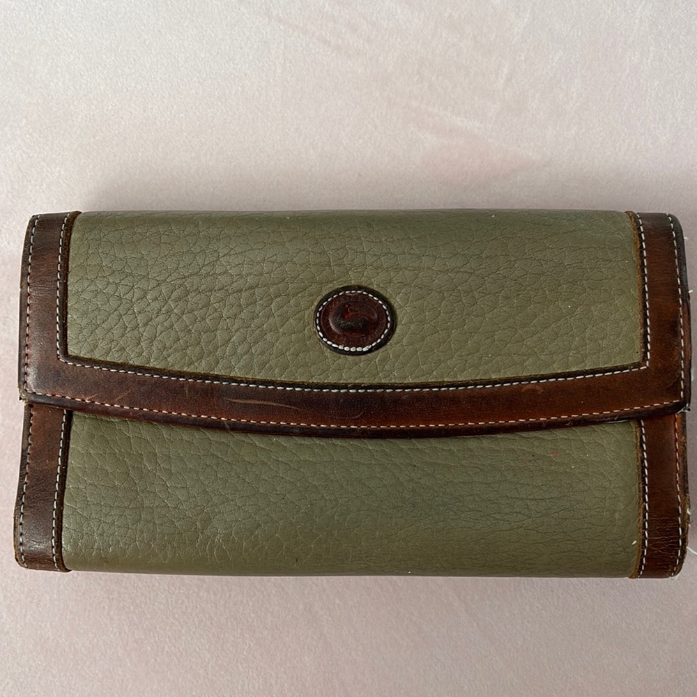 D&B trifold with check & pen slot. Needs cleaning but functional & authentic